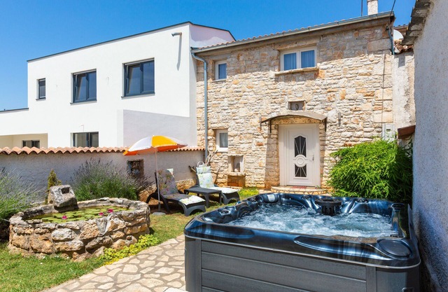 House with jacuzzi, for 2-4 people, pets allowed