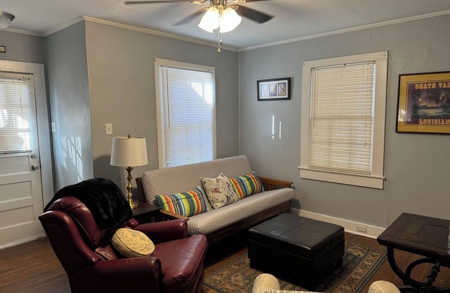 House with King and Queen beds! Garfield Cottage @LSU