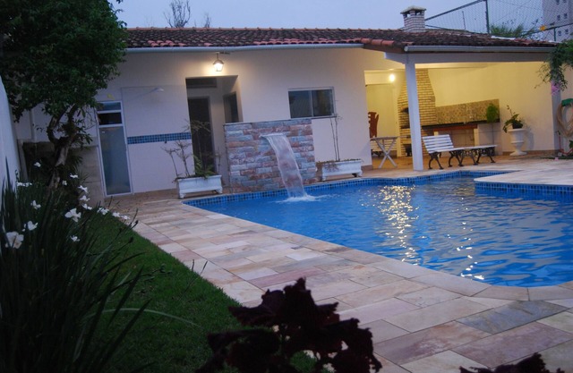 House with pool, barbecue, fireplace one block from the beach of Centro