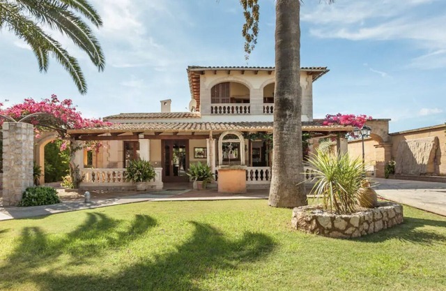 House with pool, barbecue and free wifi