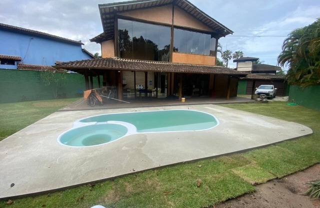 House with pool close to the beach in Barra do Sahy!