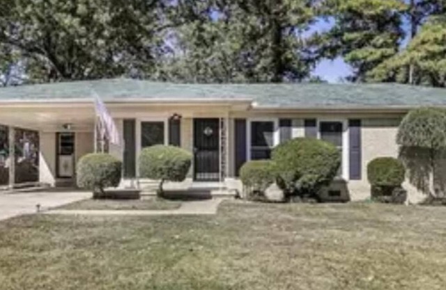 House with pool/privacy/fire pit fence in town