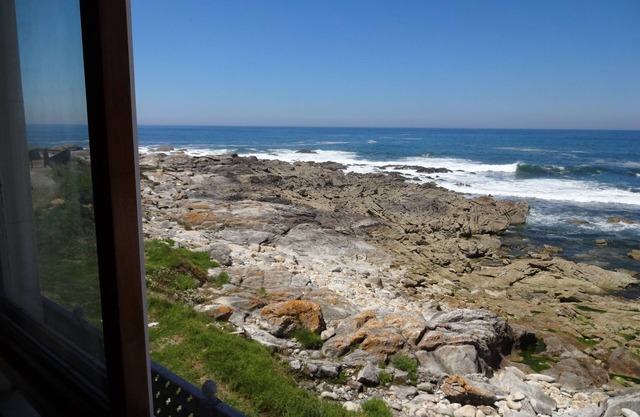 HOUSE WITH POOL SEASIDE