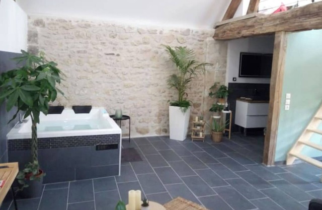 House with private Jacuzzi, cocooning, zen.