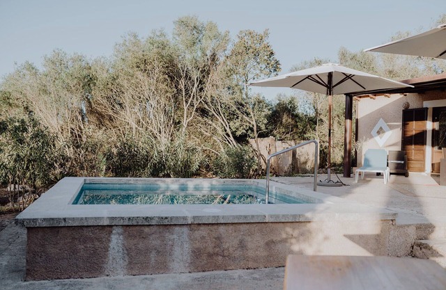 House with private pool, tennis court, 2 bedrooms, 1 bathroom, outdoor shower