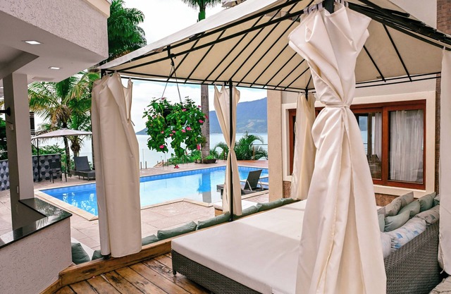 House with view to IlhaBela - Heated SPA pool - Beach Tennis court