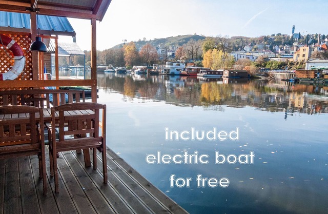 Houseboat Franklin + electric boat, max. 6 person