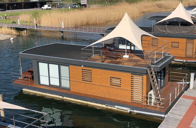 Houseboat harmony Pure relaxation