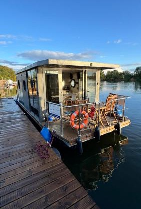Houseboat Water Boy apartament pływający dom na wodzie łódź