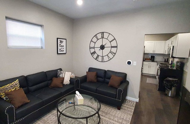 Housepitality - The Red Brick Inn - Luxury