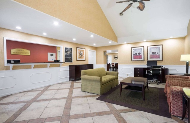 Howard Johnson by Wyndham Dalton