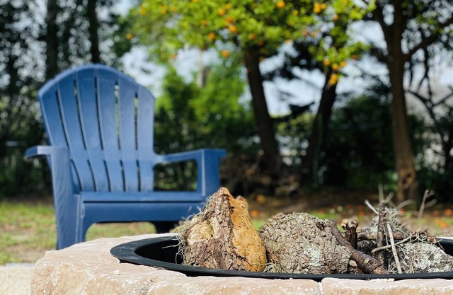 Howey in the hills home walking distance to Howey Mansion and Mission Inn