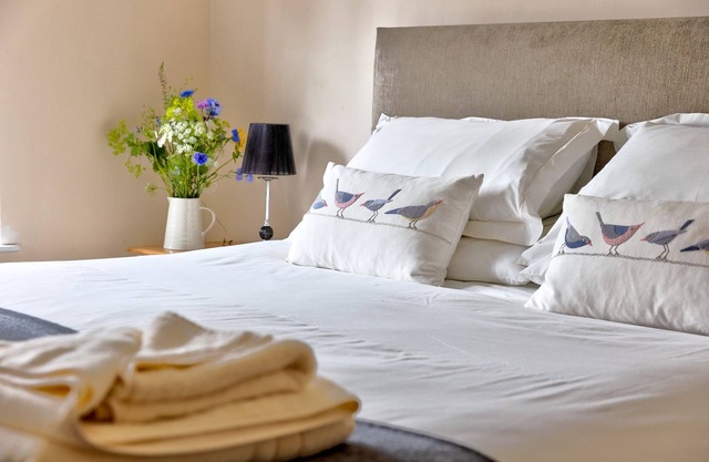 Howgills Apartment 8 (self-catering accommodation with free parking and Wi-Fi)