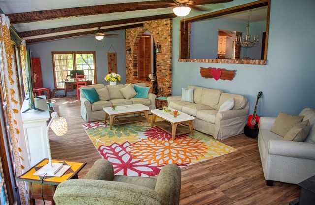 HQ At The Bar None Ranch - minutes to Athens