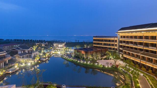 HUALUXE Suzhou Bay Hot Spring Resort