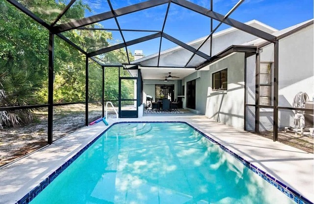 🌴 Hudson Retreat | 3-Bedroom Pool Home – Your Private Coastal Oasis!