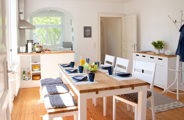 Hufelandstern - Beautiful old building vacation apartment for up to 7 people with e-charging station