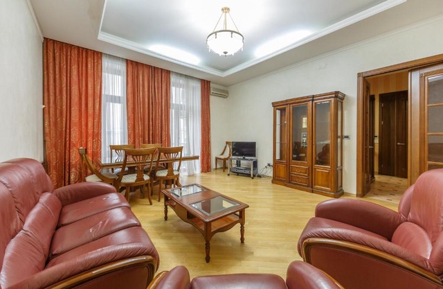Huge 3 Bedroom Apartment Next to Gulliver & Synagogue
