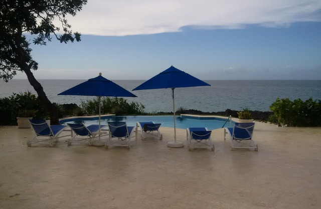 huge 3 Bedroom With Ocean views 2500 sq ft apartment is the entire second floo