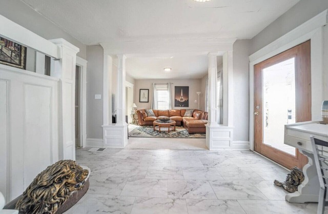 HUGE 5 Bed, 2 Bath Central Akron Group House