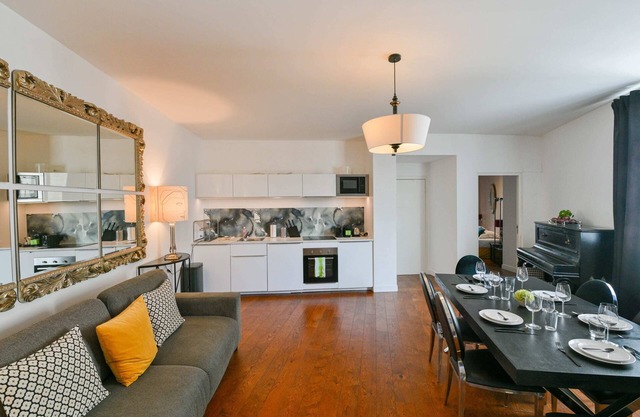 Huge and bright 4BD for 10 guests Sacre-Coeur