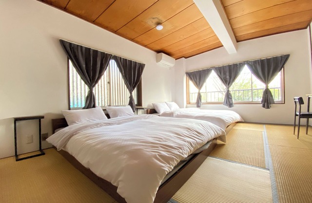 Huge facility with 4 floors for rent/BBQ available anytime/1 station to Namba station/14 bedrooms/28 beds/Sleeps up to 42 people