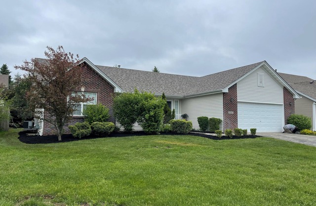 Huge house for large groups! Basketball court, arcade, putting green.4 bathroom