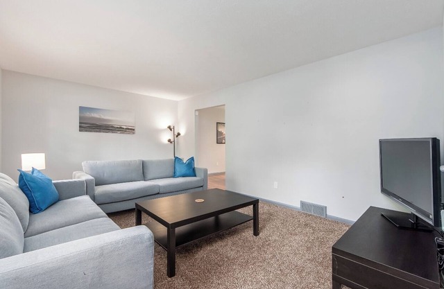 Huge New 4BR/2.5BA home w/big back yard and deck