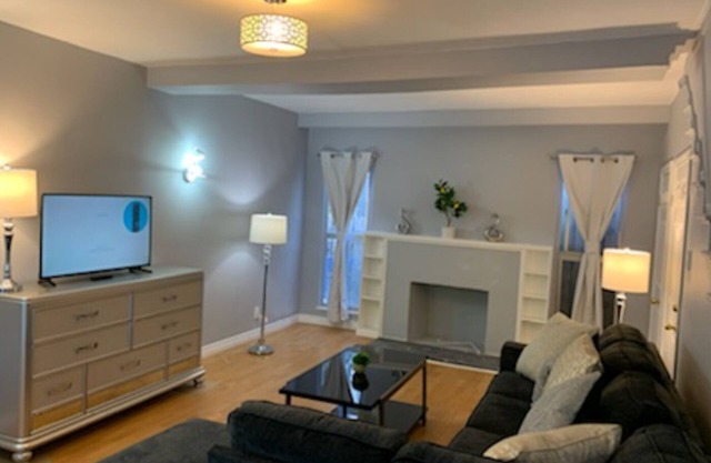 Huge studio on Pico and Robertson with full kitchen and parking