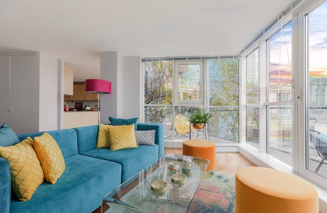 HUGE THAMES VIEW LUXXE NOMAD DESIGN HOME