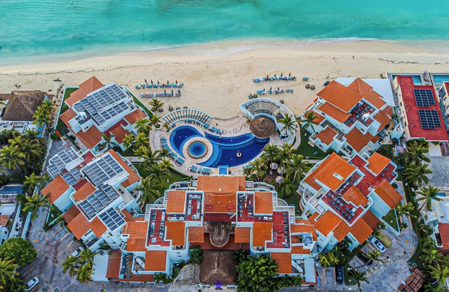 Huge true Beachfront condo, gated resort- full resort activities , 2 balconies