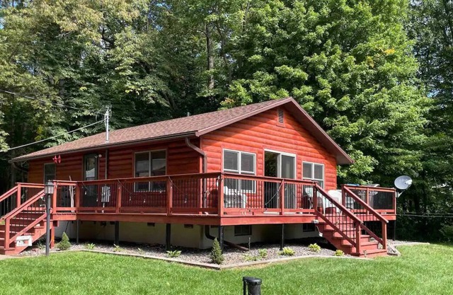 Hummingbird Haven Lakefront Cabin on Lake Chetac