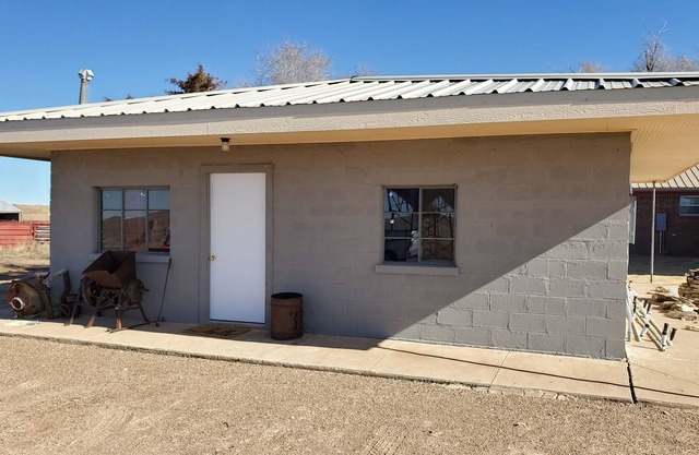 Hunting lodge close to Ute Lake at Logan, NM
