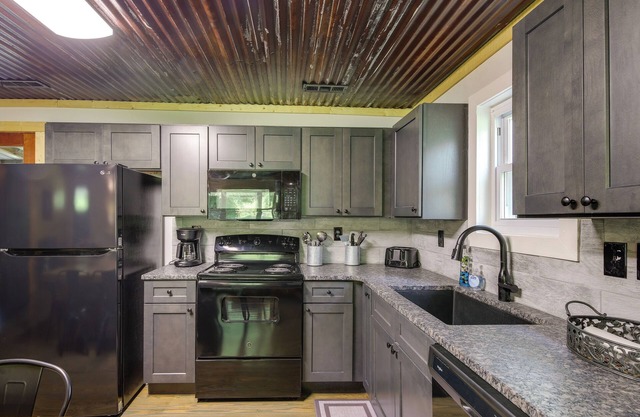 Huntsville Vacation Rental w/Hiking & ATV Trails!