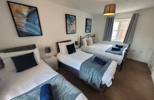 Hythe House – Stylish 3BR Stay Close to Colchester Centre & Transport