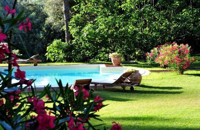 I Folletti, rent our e bike to visit all Umbria and enjoy our fantastic pool