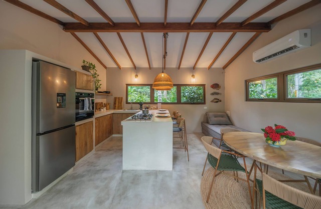 Icaco Refugio de Playa: Exclusiva Villa Rodeada de la Exuberante Selva Tropical