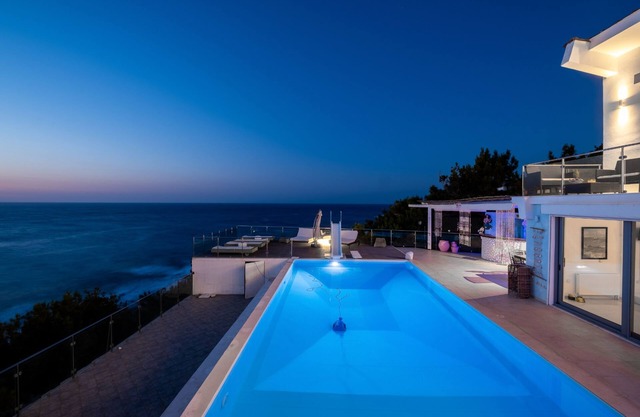Icarus Luxury Beachfront Villa