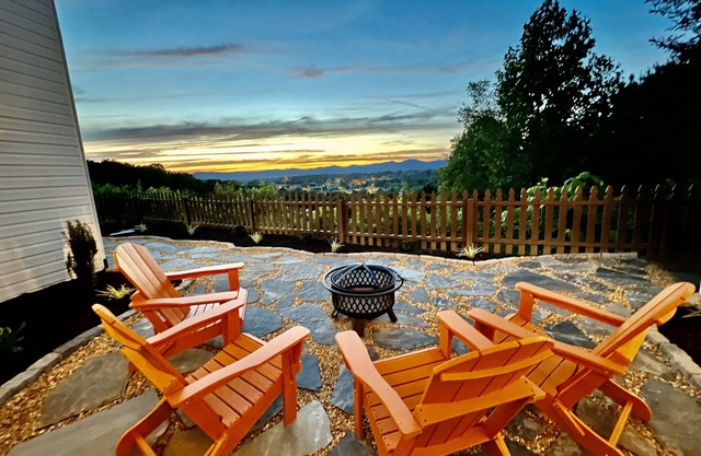 Iconic Dahlonega View! In Town! WINE GOLD HIKING