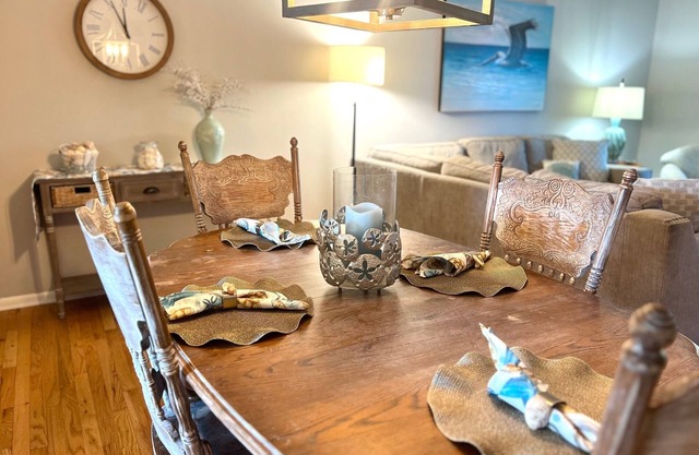 Iconic marshview sunsets from porch. Pet friendly.