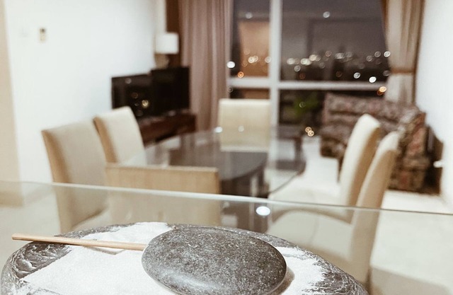 Cozy Luxurious Affordable Condo in City Central