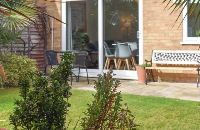 Ideal base to explore the area, close to a beach and all seaside amenities.