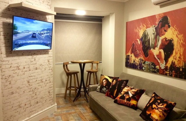 IDEAL FOR FAMILIES AND BUSINESS Central beach, accommodates 4 people. 180 m from the beach