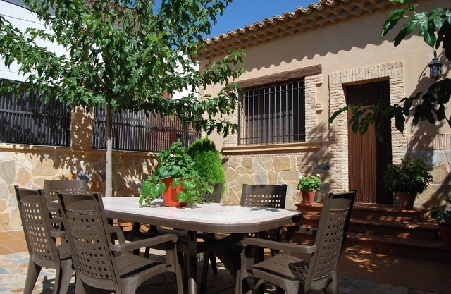 IDEAL FOR FAMILY AND FRIENDS ALONG THE RIVER JUCAR