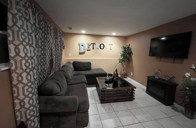 Ideal for monthly stays. Short term rentals will receive 20% off booking.