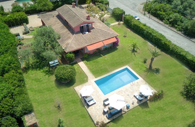 Ideal for small groups, stylish country house, close to Palma, BBQ, private Pool