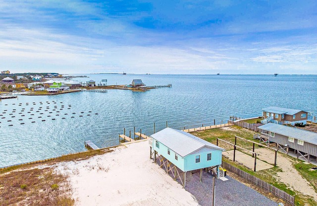 Ideal gem with across from the Gulf with Mobile Bay views - snowbird-friendly