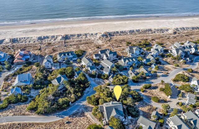 Ideal location! Charming 3 BD 2.5 BA. Steps to beach. Dog friendly! New Cart!