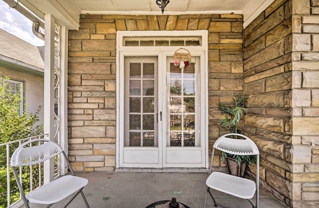 Ideally Located Apt w/Balcony: Pet Friendly!