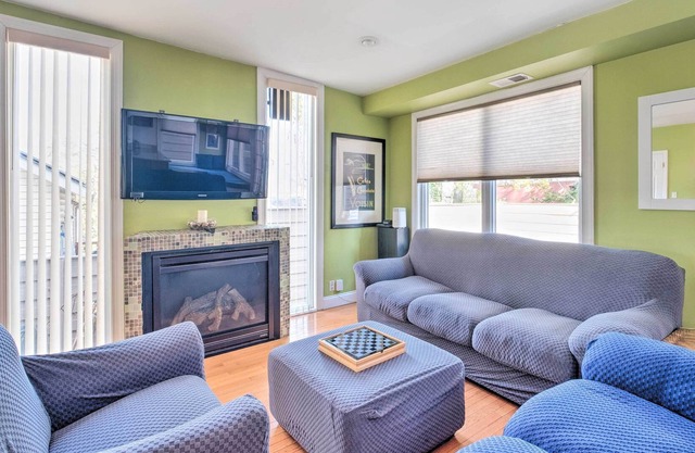 Ideally Located DC Home w/ Pool Table & Patio